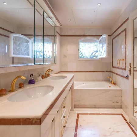 Villa Exclusive With Pool And Sea View Close To Monaco *