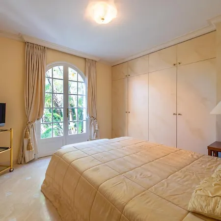 Exclusive With Pool And Sea View Close To Monaco *